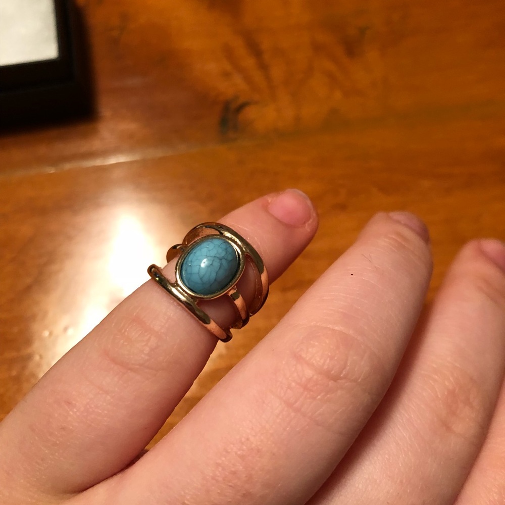 Boho vibe midi ring!